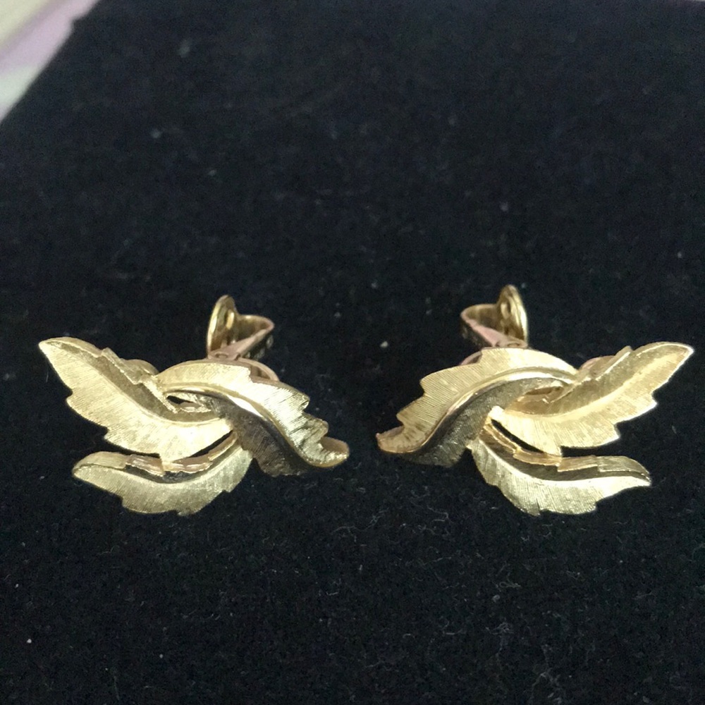 Trifari Vintage GoldTone Leaf Clip On Earrings